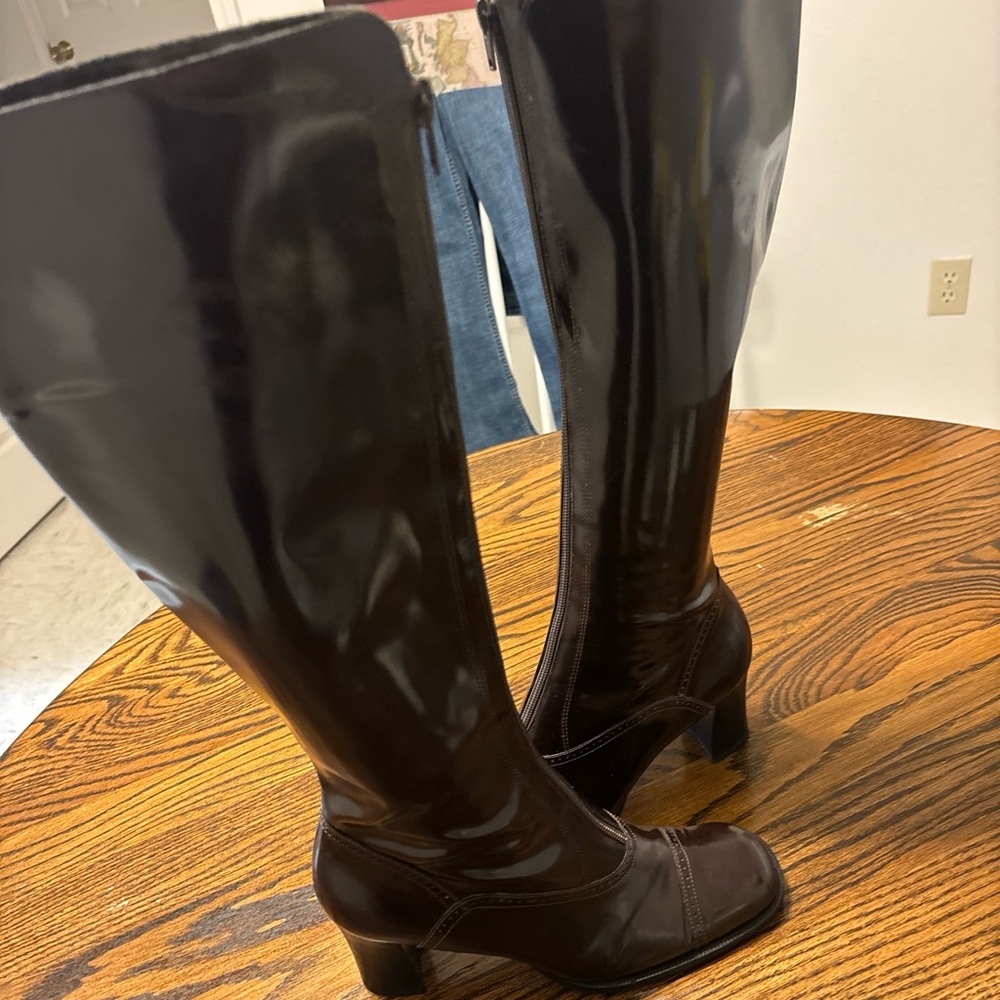 Enzo Angiolini.
